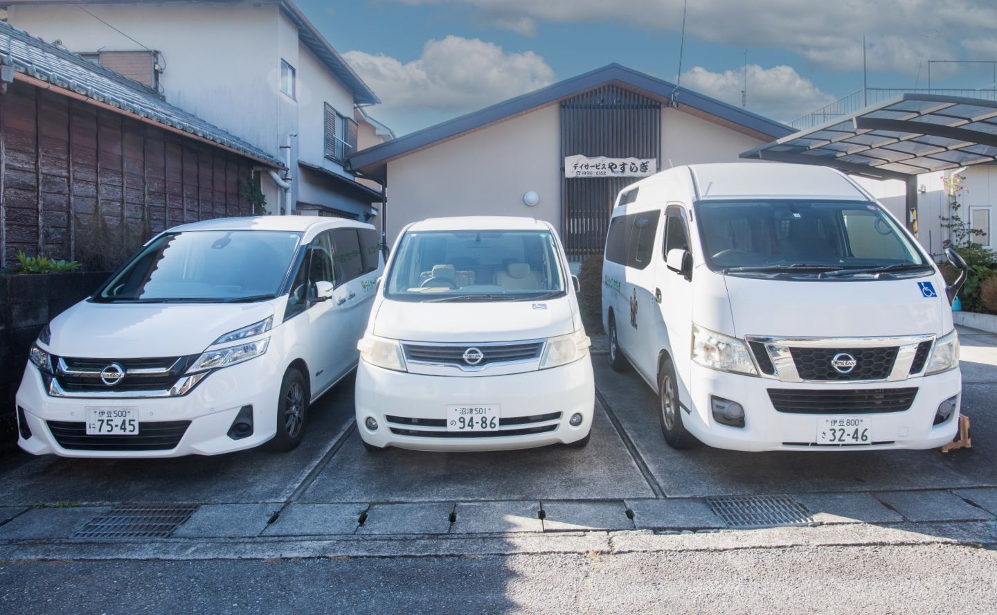 送迎車両はともにリフト車を完備